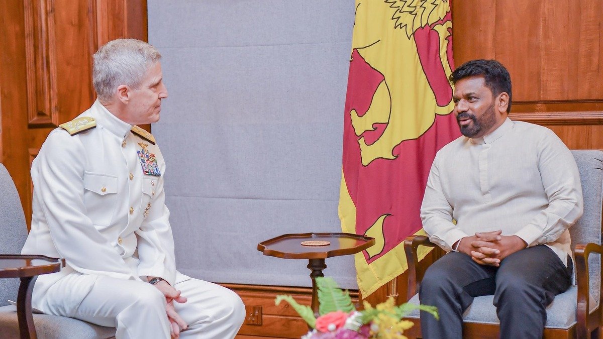 Anura Kumara Dissanayake waving to supporters after winning the Sri Lankan presidency