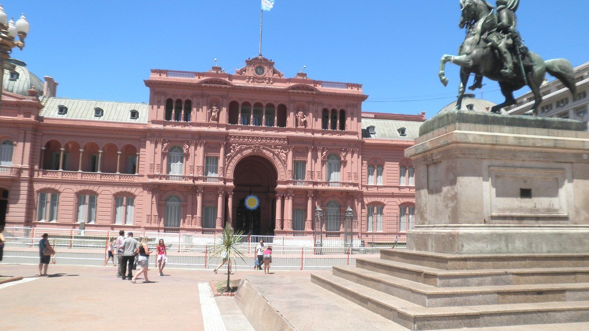 La Plaza de Mayo et la Casa Rosada à Buenos Aires lors de la publication des chiffres de la pauvreté par l'INDEC