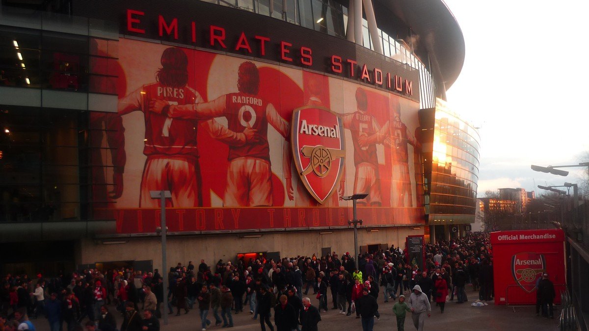 Para pemain Arsenal merayakan kemenangan atas Paris Saint-Germain di Stadion Emirates