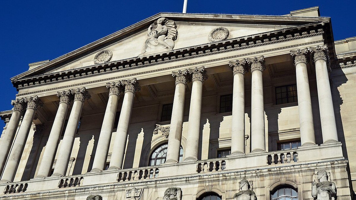 Bank of England headquarters facade on Threadneedle Street in the City of London
