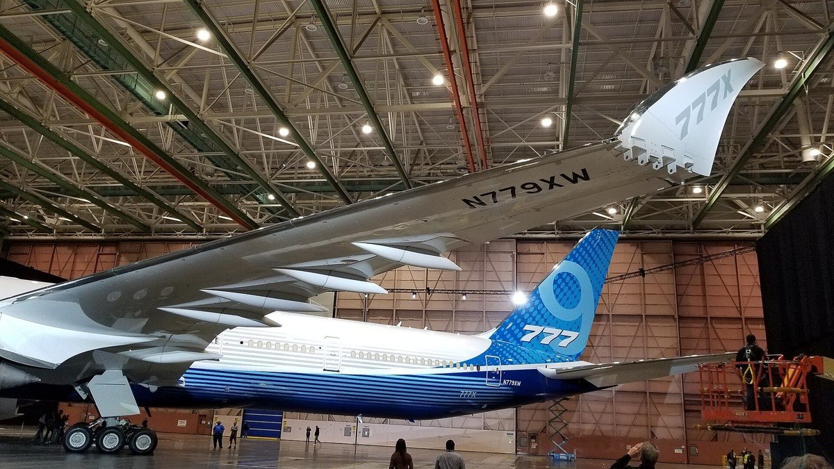 Montagehalle für Großraumflugzeuge von Boeing als Symbol für den Abbau von 17.000 Stellen und die Verzögerung der 777X auf 2026