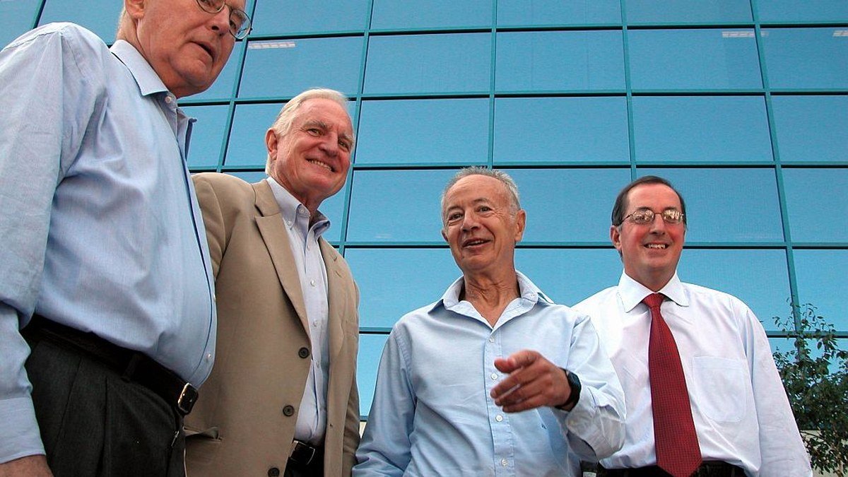 Fasilitas ruang bersih fabrikasi wafer semikonduktor modern yang dioperasikan Intel di Amerika Serikat