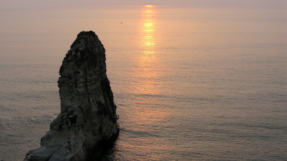 Panorámica urbana de la ciudad de Beirut junto a la costa mediterránea