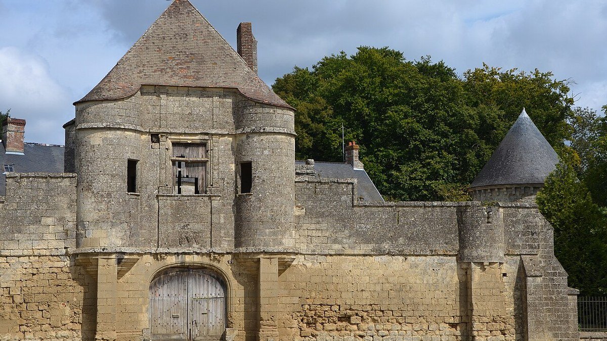 French President Emmanuel Macron welcoming international leaders at the Château de Villers-Cotterêts