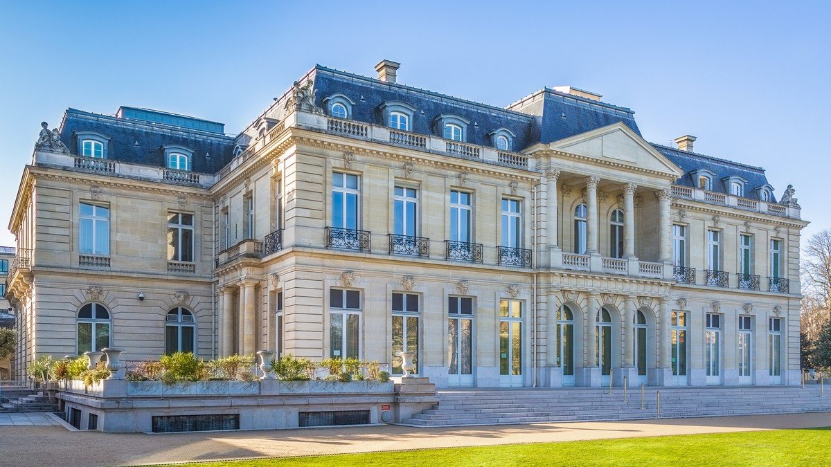 Château de la Muette OECD headquarters in Paris hosting international economic briefings
