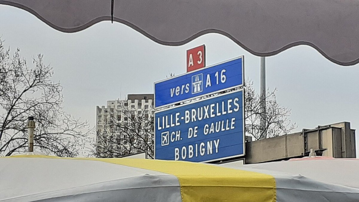 Highway traffic flowing along the Paris Boulevard Périphérique with updated 50 km/h speed signs