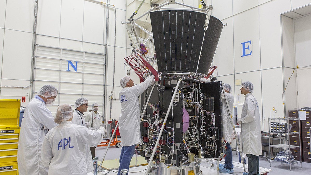 Artist rendering of NASA Parker Solar Probe facing intense solar flares with carbon heat shield