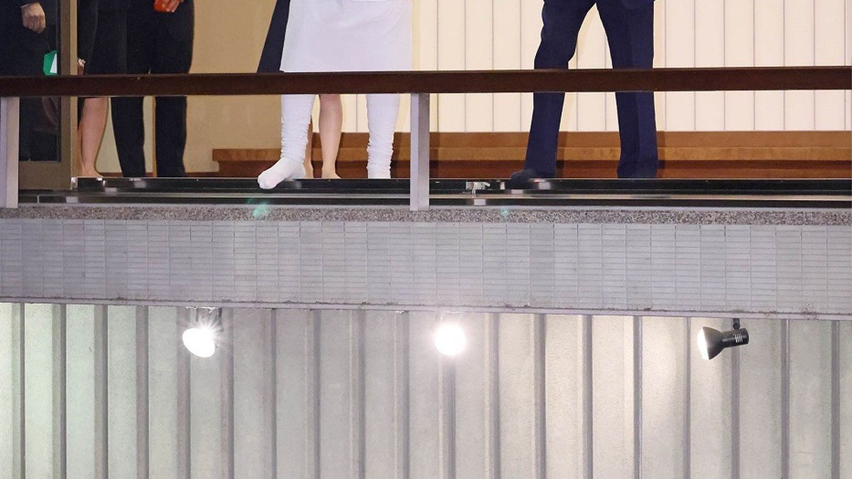 Shigeru Ishiba verbeugt sich vor dem japanischen Parlament nach seiner Wahl zum Premierminister