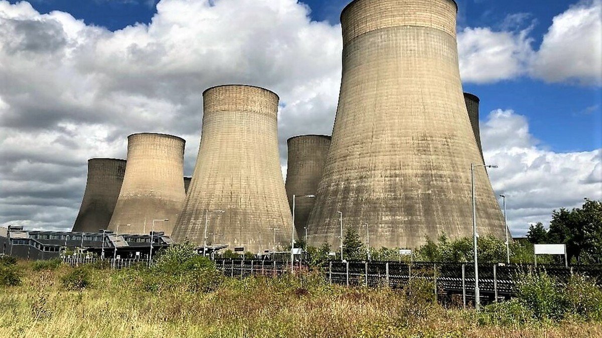 Massive cooling towers and chimney of Ratcliffe-on-Soar coal-fired power station